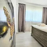 Lejlighed Spacious 2br Oasis Modern Comfort Near Parks & Malls Bukarest