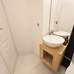 Spacious 2br Oasis Modern Comfort Near Parks & Malls * Bukarest