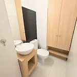 Spacious 2br Oasis Modern Comfort Near Parks & Malls Bukarest