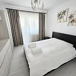Spacious 2br Oasis Modern Comfort Near Parks & Malls Bukarest
