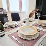 Spacious 2br Oasis Modern Comfort Near Parks & Malls Lejlighed Bukarest