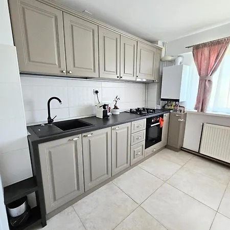 Spacious 2br Oasis Modern Comfort Near Parks & Malls * بوخارست
