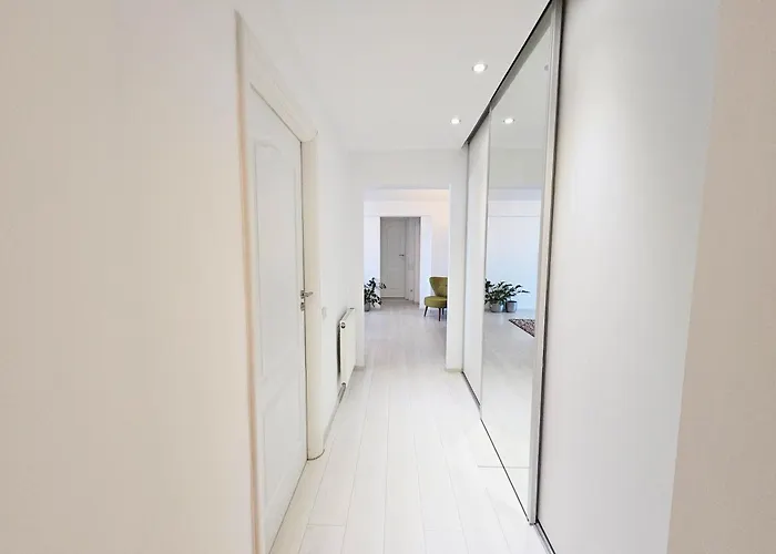 Spacious 2br Oasis Modern Comfort Near Parks & Malls * Bukarest