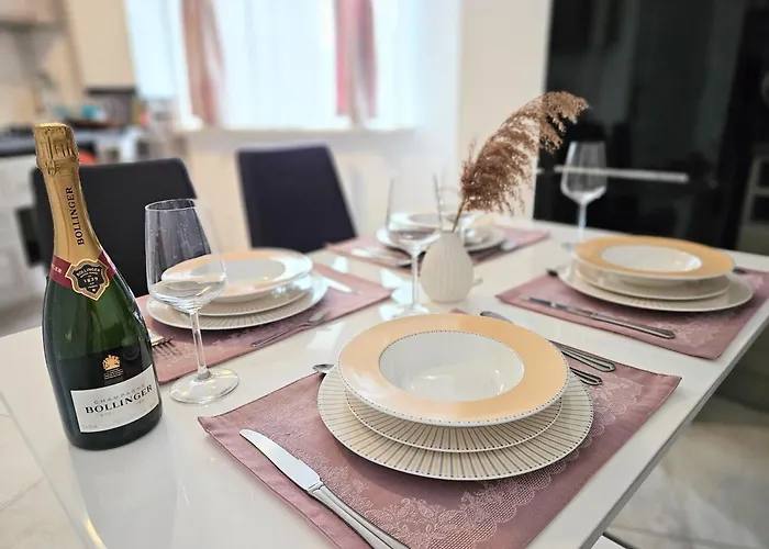 Spacious 2br Oasis Modern Comfort Near Parks & Malls Apartman Bukarest