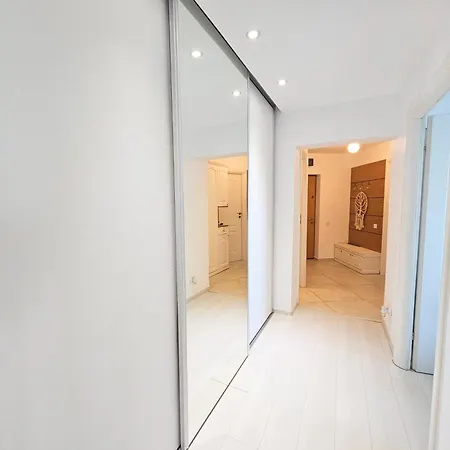 Spacious 2br Oasis Modern Comfort Near Parks & Malls