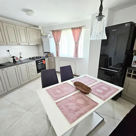 Spacious 2br Oasis Modern Comfort Near Parks & Malls