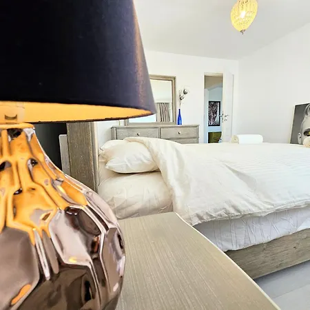 Spacious 2br Oasis Modern Comfort Near Parks & Malls