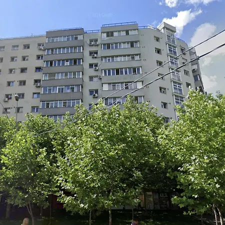 Spacious 2br Oasis Modern Comfort Near Parks & Malls