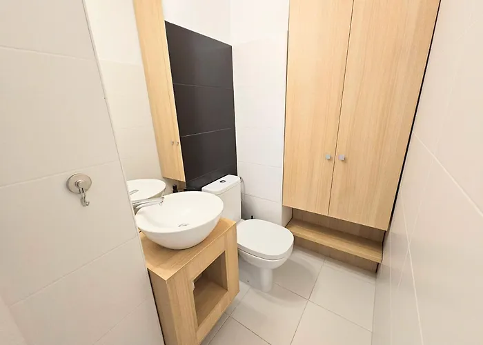 Spacious 2br Oasis Modern Comfort Near Parks & Malls Bukarest