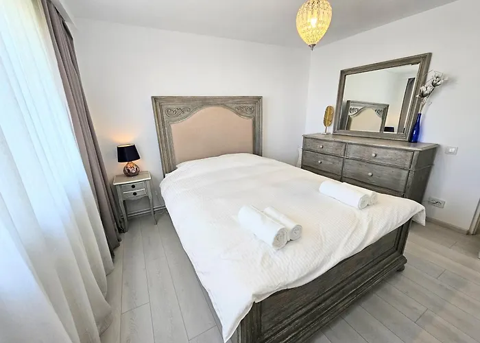 Spacious 2br Oasis Modern Comfort Near Parks & Malls * Бухарест