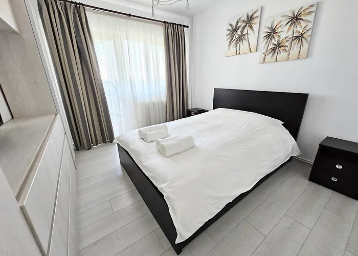 Spacious 2br Oasis Modern Comfort Near Parks & Malls דירה בוקרשט