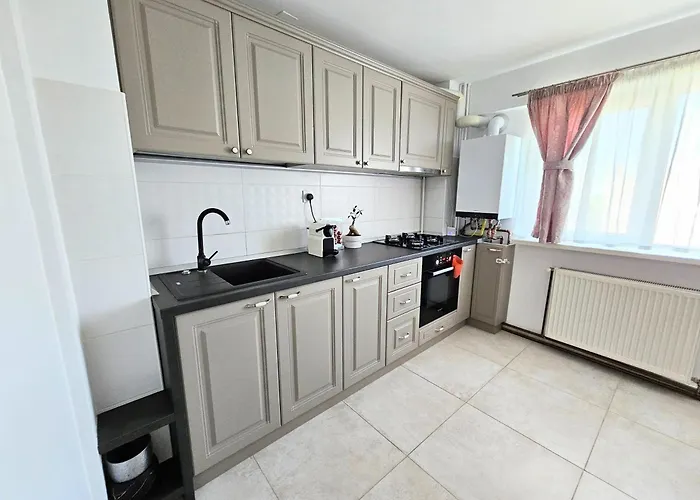 Spacious 2br Oasis Modern Comfort Near Parks & Malls * Бухарест