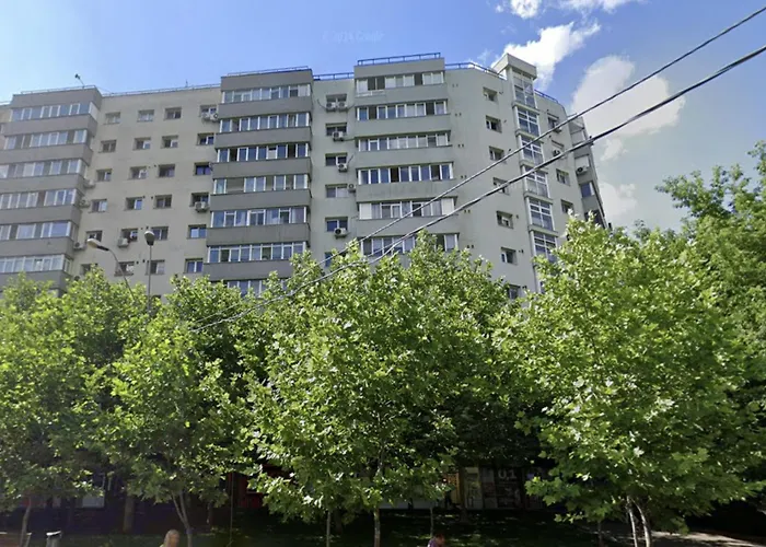 Spacious 2br Oasis Modern Comfort Near Parks & Malls