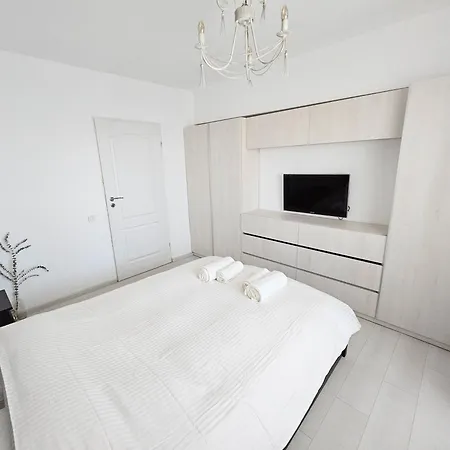 Spacious 2br Oasis Modern Comfort Near Parks & Malls ブカレスト
