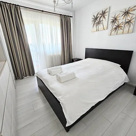 Spacious 2br Oasis Modern Comfort Near Parks & Malls アパート ブカレスト
