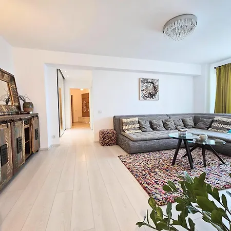 Daire Spacious 2br Oasis Modern Comfort Near Parks & Malls Bükreş