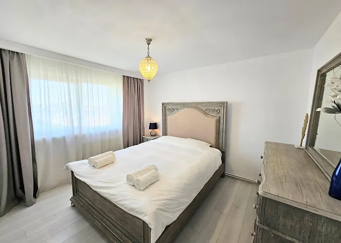 Daire Spacious 2br Oasis Modern Comfort Near Parks & Malls