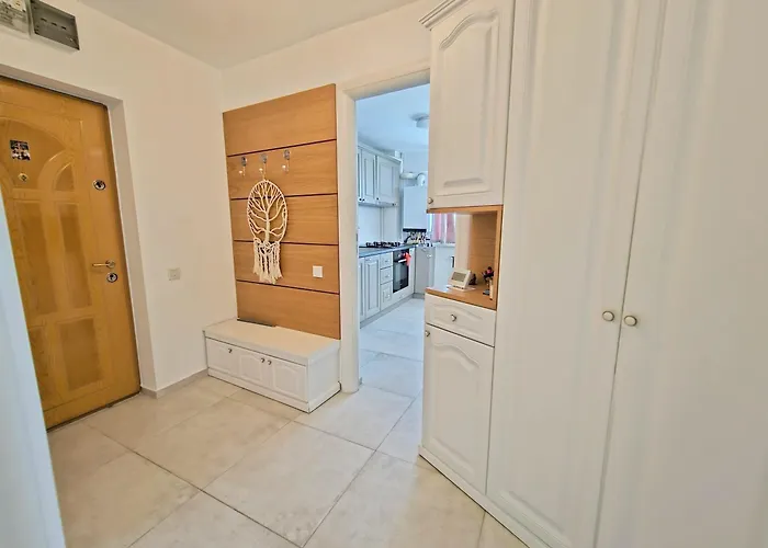 Daire Spacious 2br Oasis Modern Comfort Near Parks & Malls